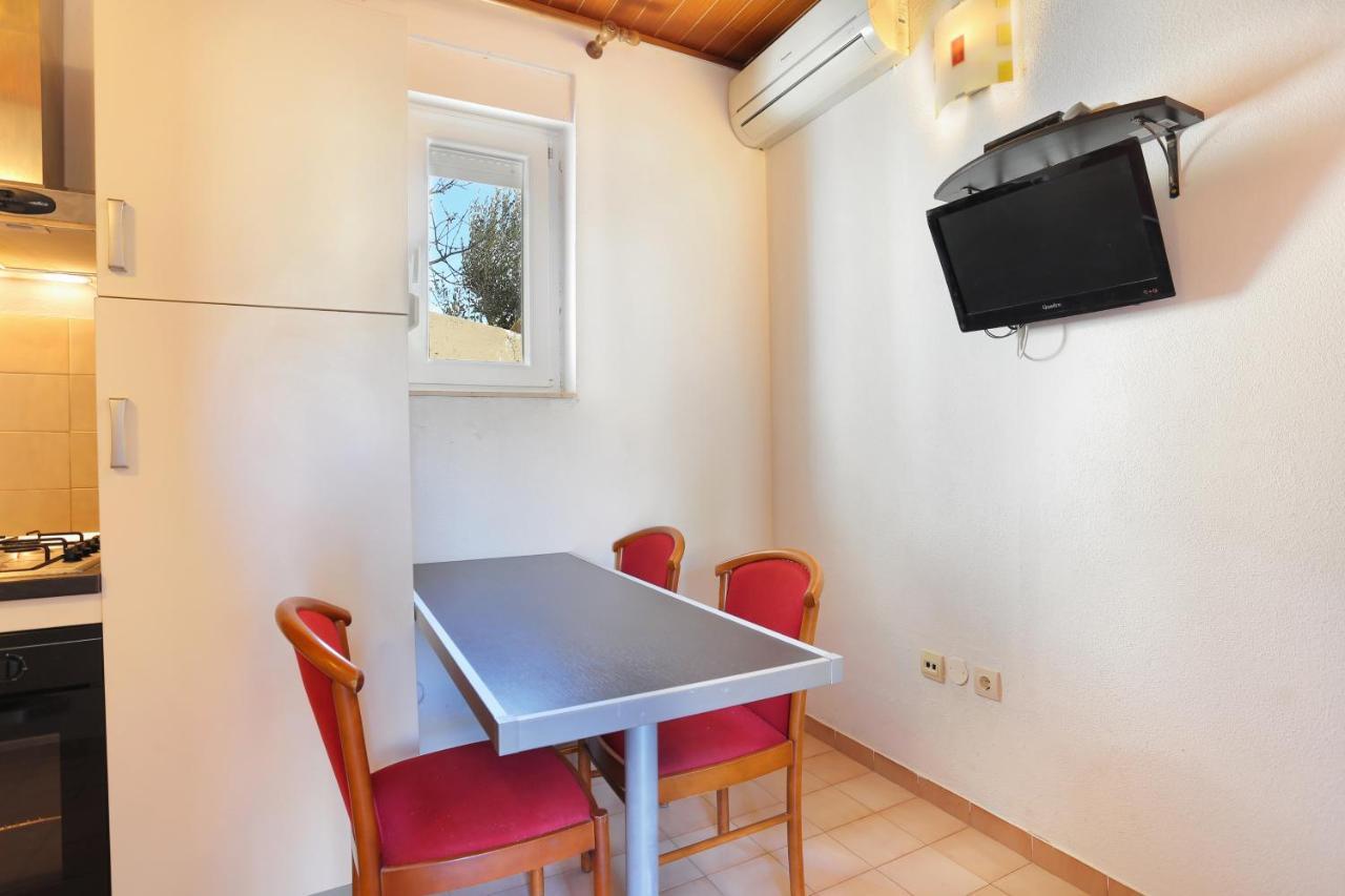 Apartments With A Parking Space Brela, Makarska - 18495 Exterior photo