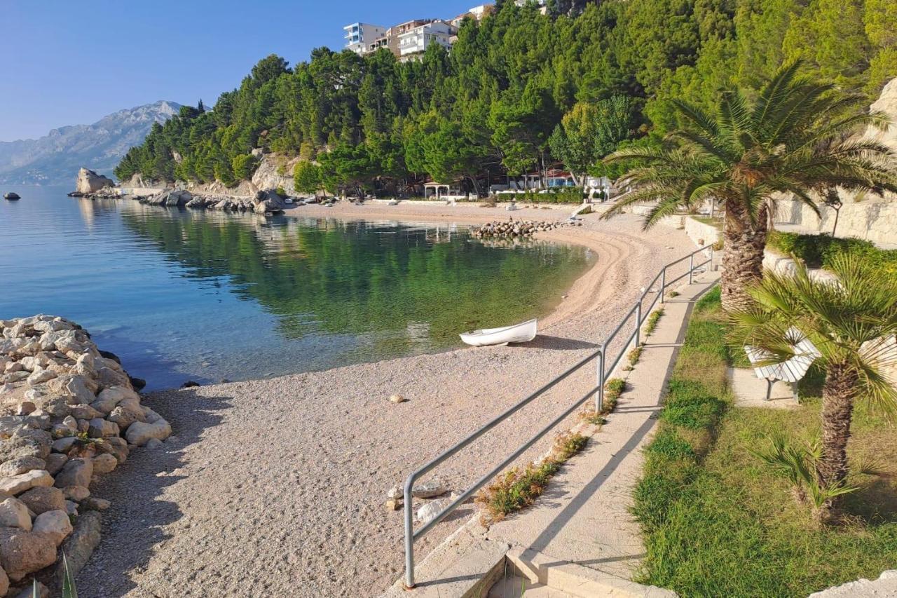 Apartments With A Parking Space Brela, Makarska - 18495 Exterior photo